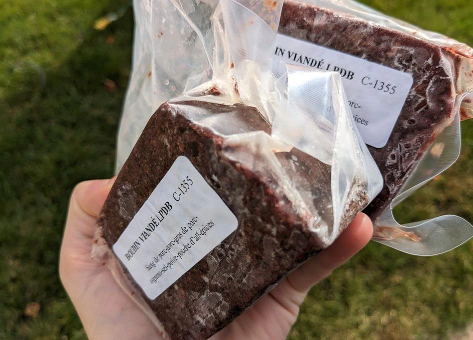 Sachet de boudin emballé sous vide.