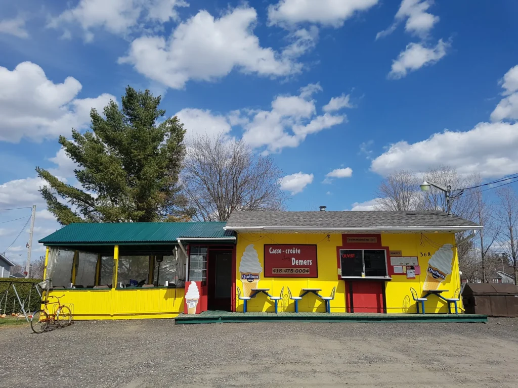 Casse-croûte chez Demers